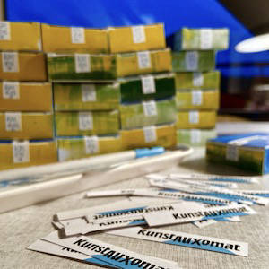 Kartons und Aufkleber von Katinka Molde 